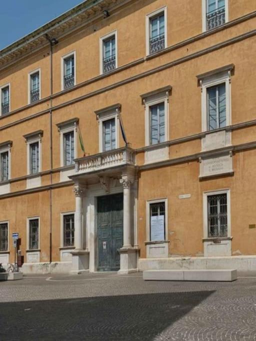 Appartamento Centro Storico Nuovo E Ristrutturato Pesaro Exterior photo
